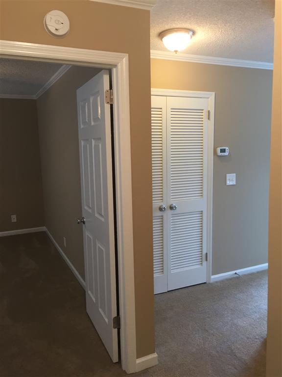 Building Photo - Condo Living Close to everything in Brentwood