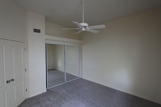 Building Photo - Spacious 2 Bedroom Summit Park Condo with Private Balcony & Soaking Tub