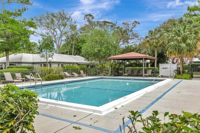 Building Photo - 1128 W Cypress Dr