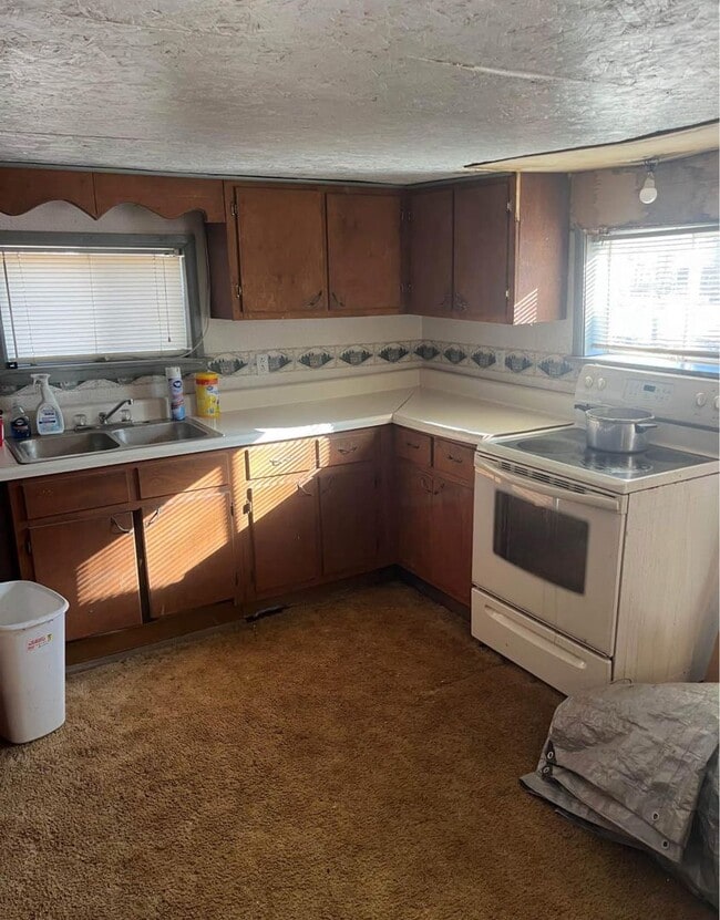 Building Photo - VAN BUREN- 2 Bedroom Cottage On Nearly 1 A...