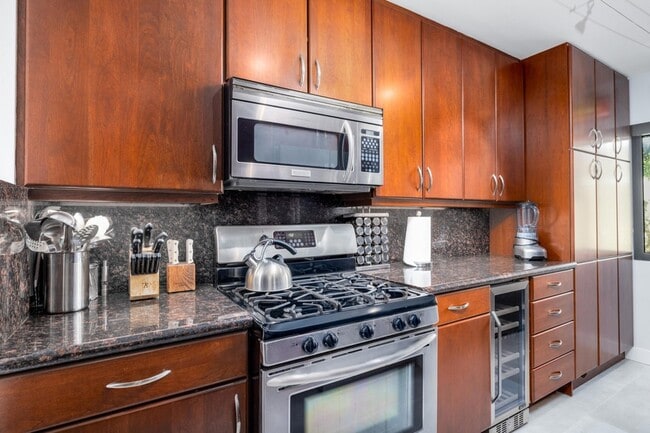 Building Photo - 1173 E Alejo Rd