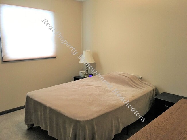 Building Photo - 5 Bedroom 3-1/2 Bath House For Rent
