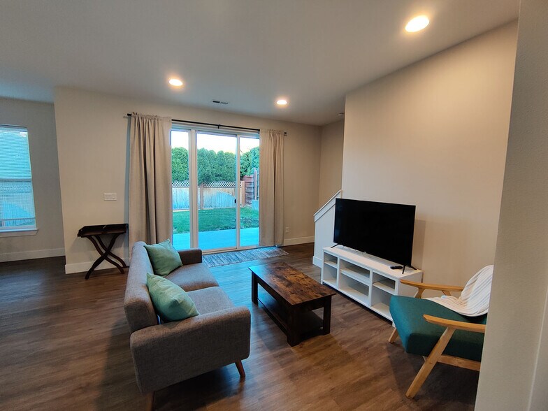 Building Photo - 1205 Fuller St