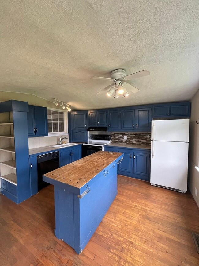 Building Photo - 4069 Bullitt Rd