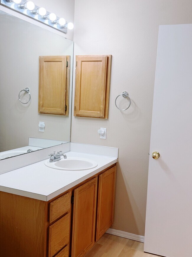 Building Photo - 4704 Mill Pond Dr SE
