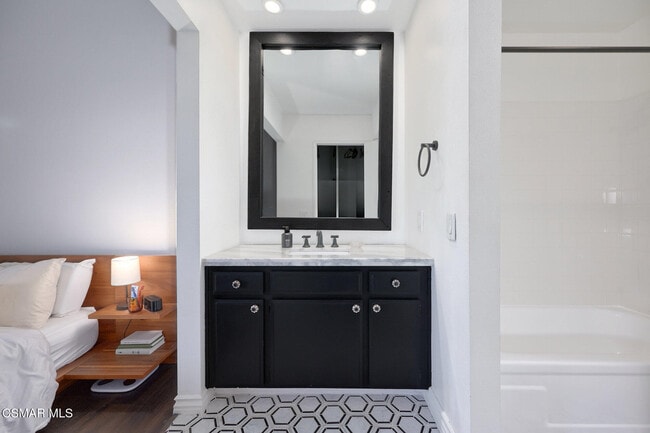 Building Photo - 1988 Olivewood Ct