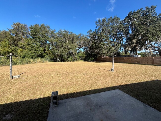 Building Photo - Beautifully Renovated 3/2 Home.