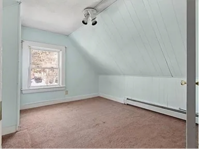 Building Photo - Cozy Milford Single Family – 3 Beds, Laundry, Parking!