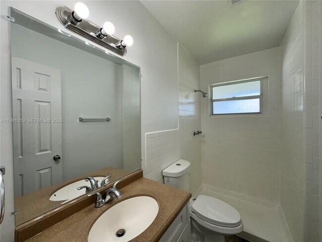 Building Photo - 1411 N Dixie Hwy