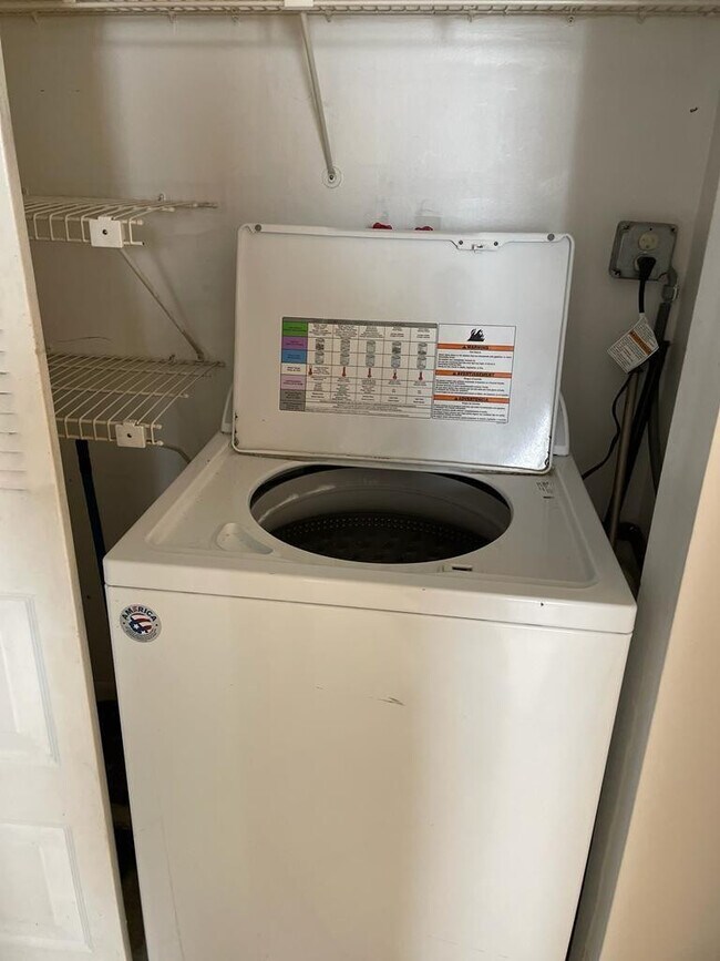 Building Photo - 3900 NW 76th Ave