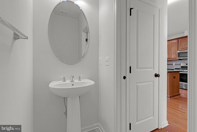 Building Photo - 22550 Cambridgeport Square