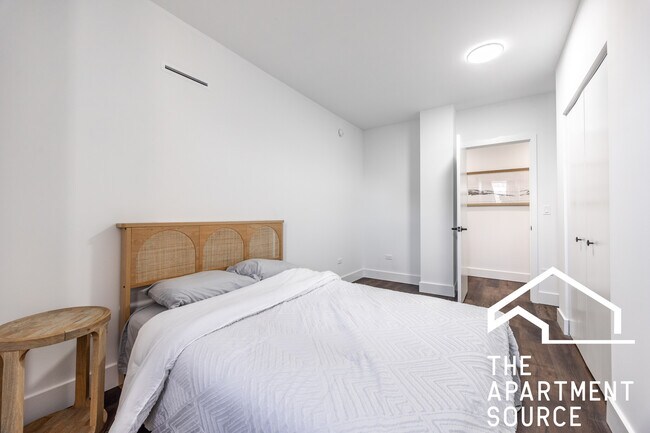 Building Photo - 1555 W Hollywood Ave