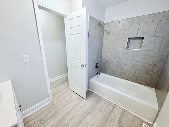 Building Photo - 213 Morris St