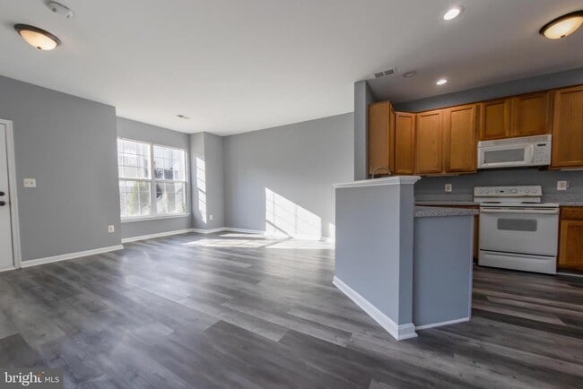 Building Photo - 7685 Duneiden Ln