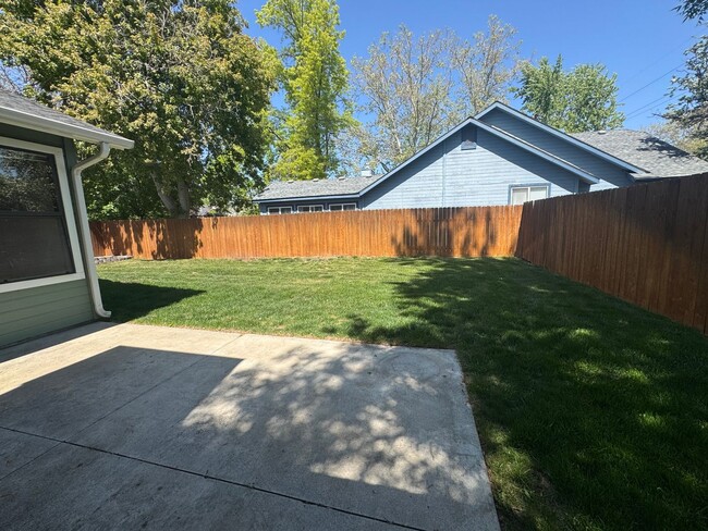 Building Photo - Now leasing in West Boise! This single-lev...