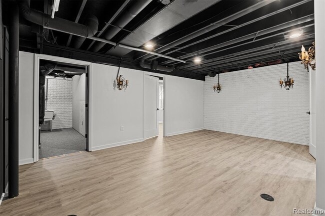 Building Photo - 3450 Buckingham Ave