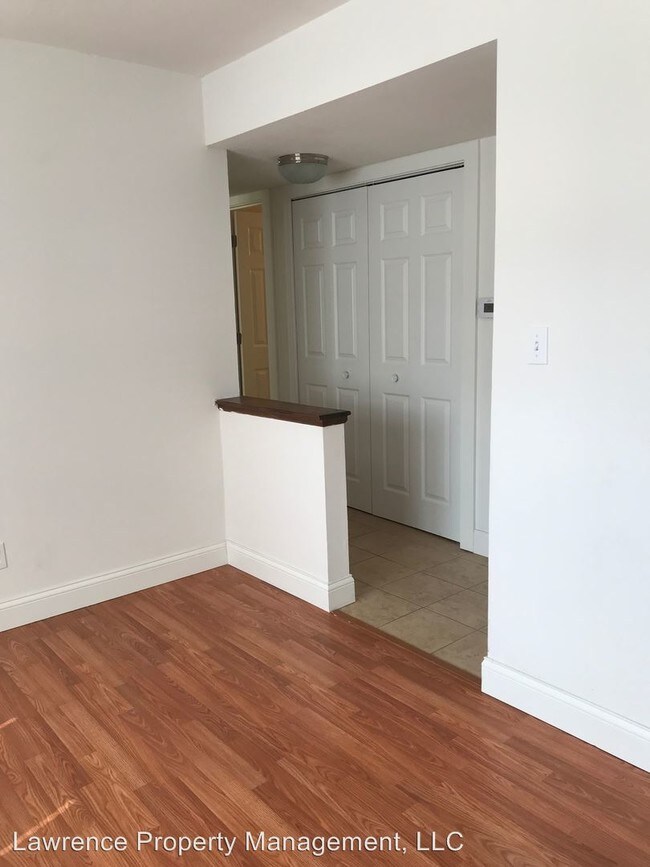 Building Photo - 2 br, 1 bath Apartment - 901 Illinois