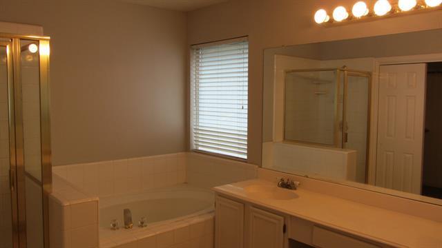 Building Photo - 2309 Dyers Oak Dr