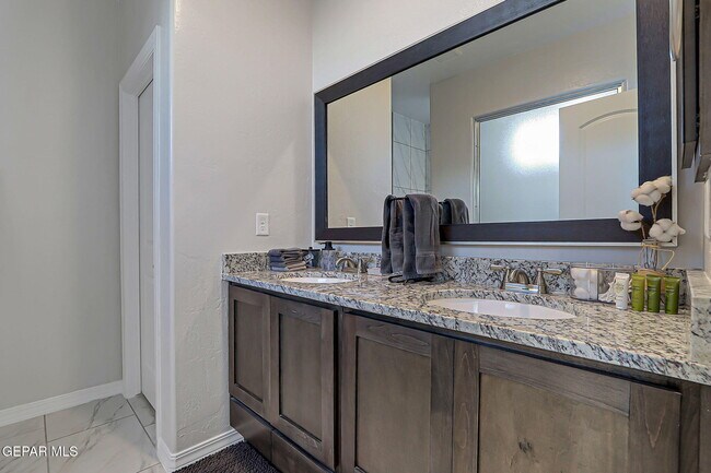 Building Photo - 143 Sarah Trl