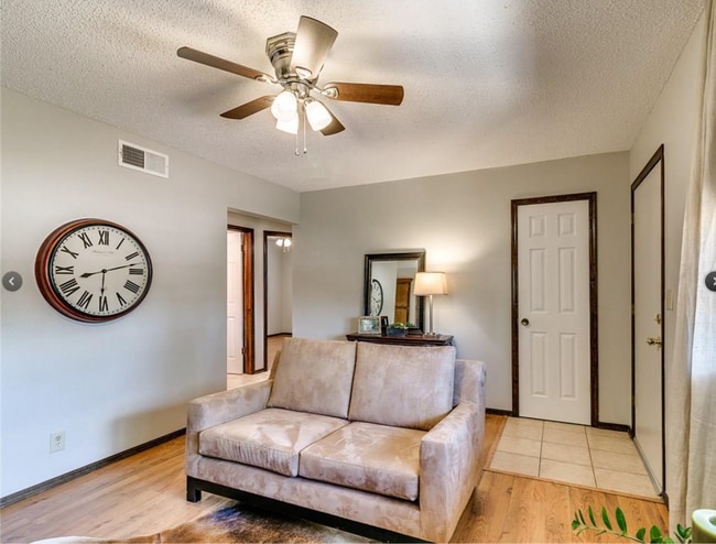 Building Photo - 722 S Meadow Ln