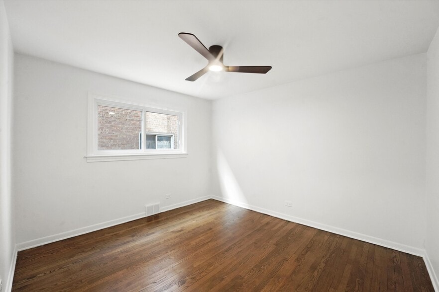 Building Photo - 7056 N Rockwell St