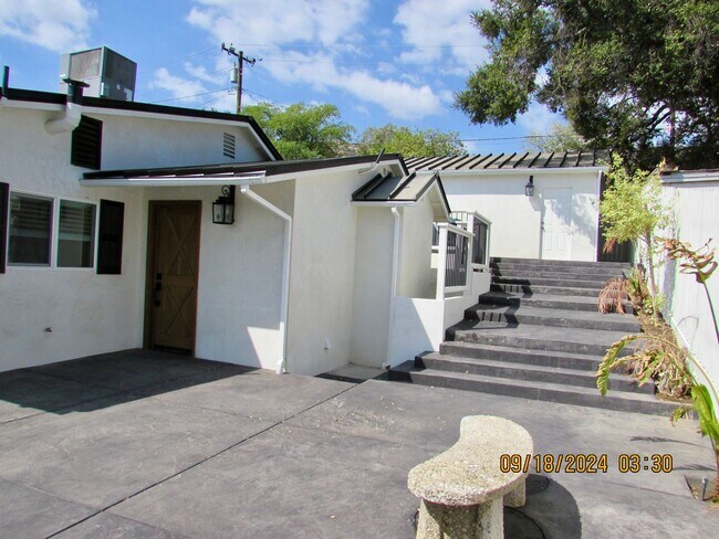 Building Photo - Completely remodeled 2bed/2bath cottage in...