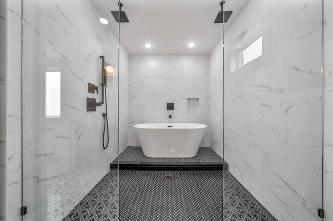 Building Photo - 6719 Meadowview Ave