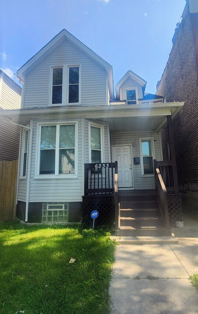 Primary Photo - 6333 S Rhodes Ave