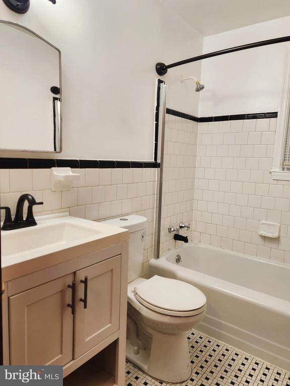 Building Photo - 3207 Bryant Ave