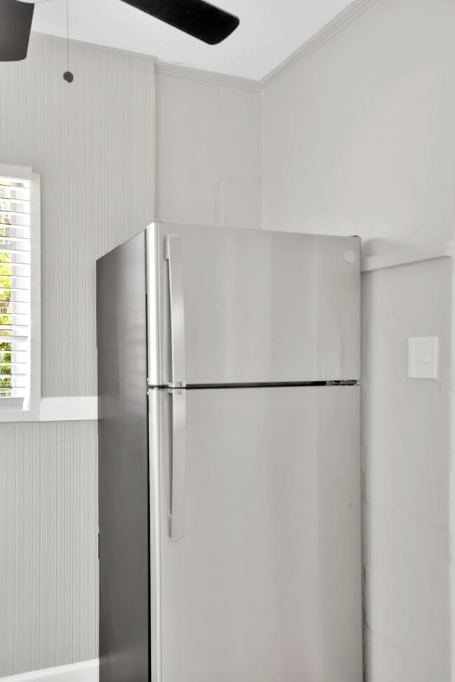 Building Photo - 310 1/2 S Mars