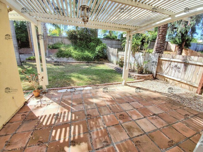 Building Photo - 3 Bedroom, 2.5 Bathroom in Rancho Del Oro!