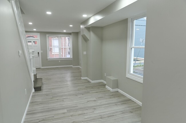 Building Photo - Beautifully Renovated 3 Bedroom with Parking