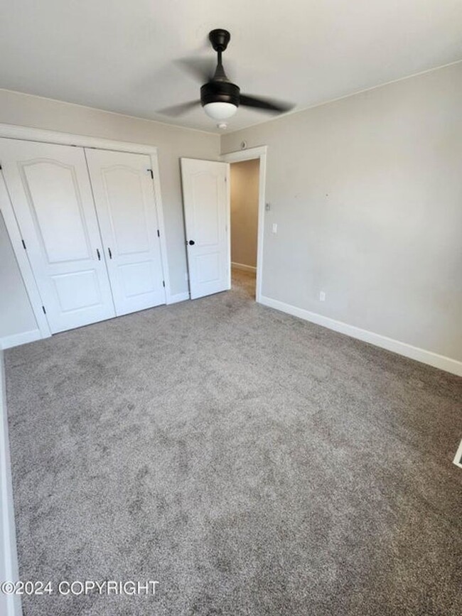 Building Photo - 6585 Beverly Hills Cir