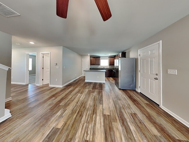 Building Photo - One Month FREE Move-in Special!