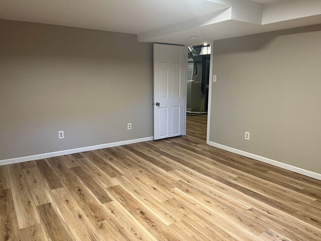 Building Photo - Renovated 5 Bedroom house in Saint Paul