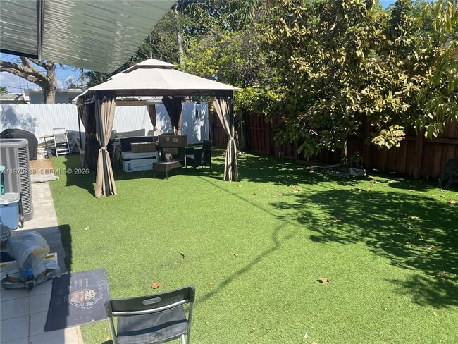 Building Photo - 3251 SW 67th Ave