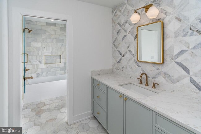 Building Photo - 17 Wilson St