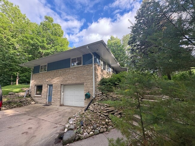 Building Photo - 3580 Slinger Rd