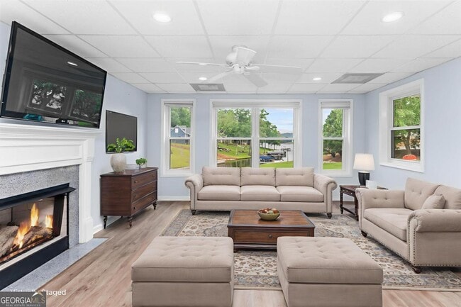 Building Photo - 1060 Old Rock Rd