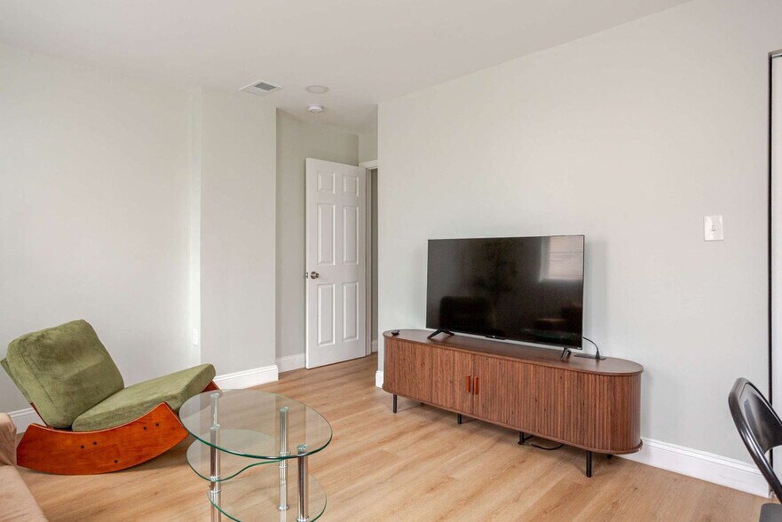 Building Photo - 1816 S 9th St