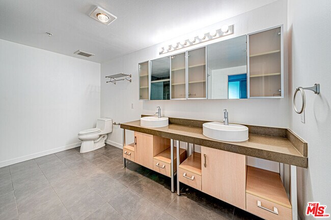 Building Photo - 1234 Wilshire Blvd