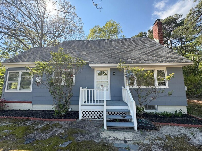 Building Photo - 200 Burr Street Ext