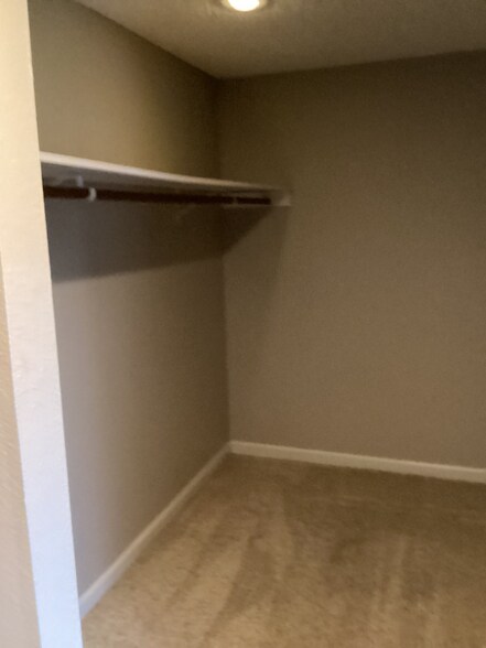 Building Photo - 3515 NE View Ave