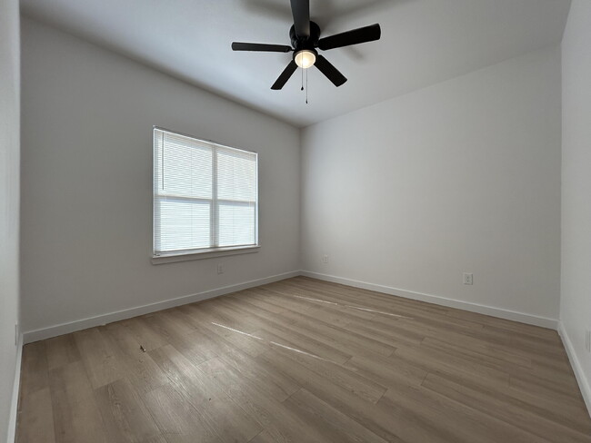 Building Photo - 5703 Kemper St