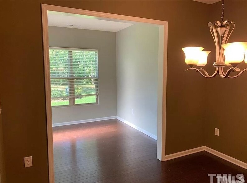 Sun Room - 432 Chanson Dr