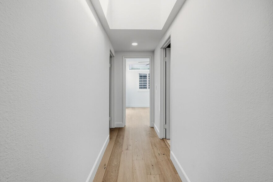 Building Photo - 501 Herondo St