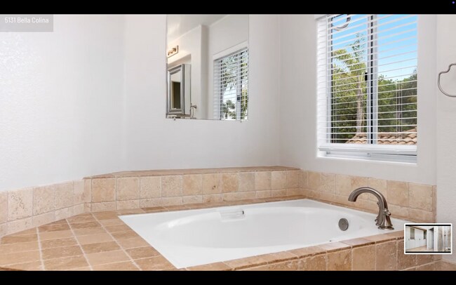 Building Photo - Incredible Rancho Del Oro Home!