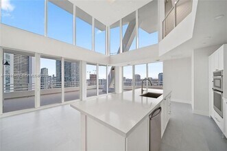 Building Photo - 555 NE 34th St