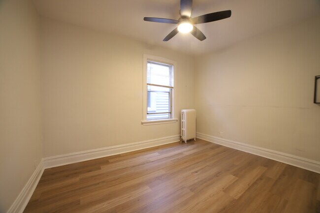 Building Photo - 3733 N Christiana Ave