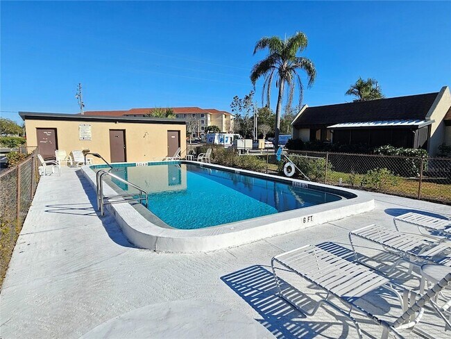 Building Photo - 499 Albee Farm Rd